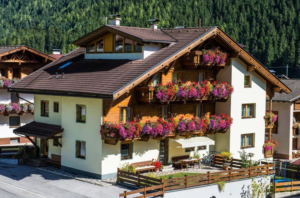 Pension Bergwelt Neustift im Stubaital Exterior photo